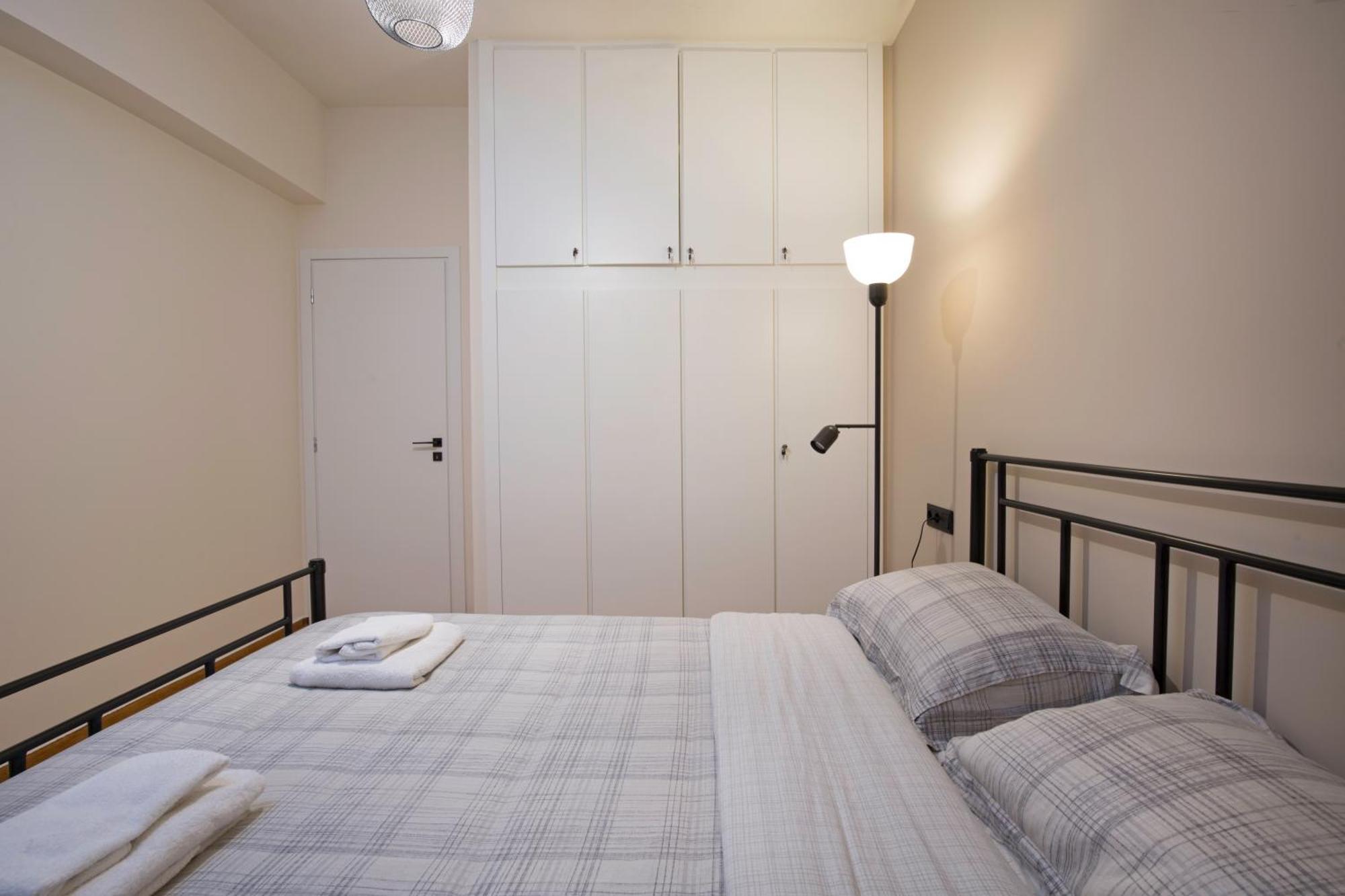Urban Spacious Apartment Near Kallimarmaron アテネ エクステリア 写真