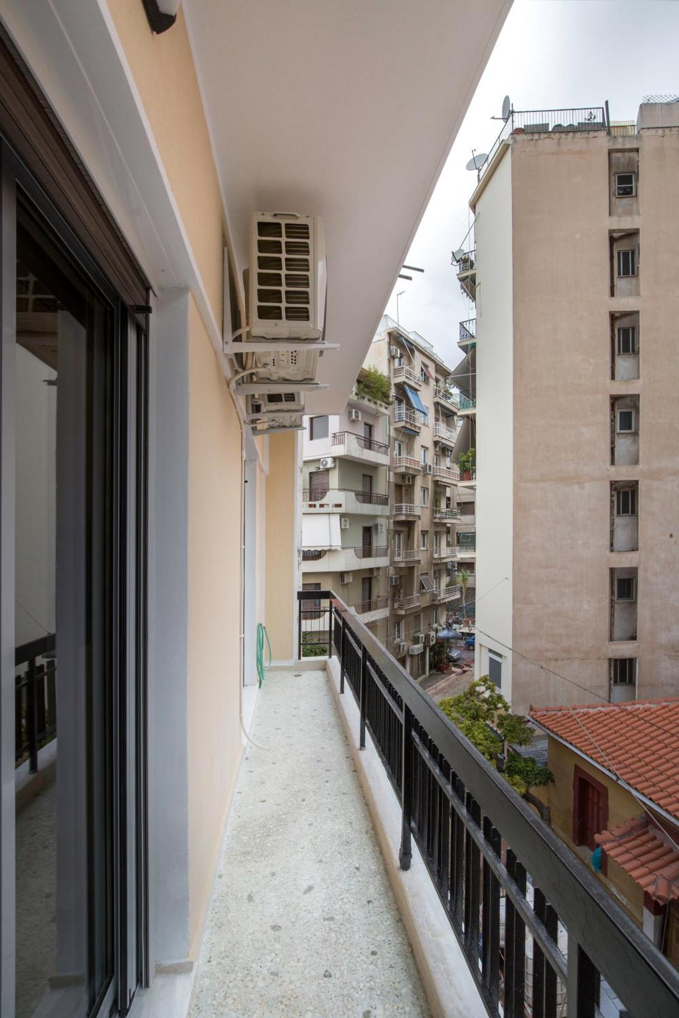 Urban Spacious Apartment Near Kallimarmaron アテネ エクステリア 写真